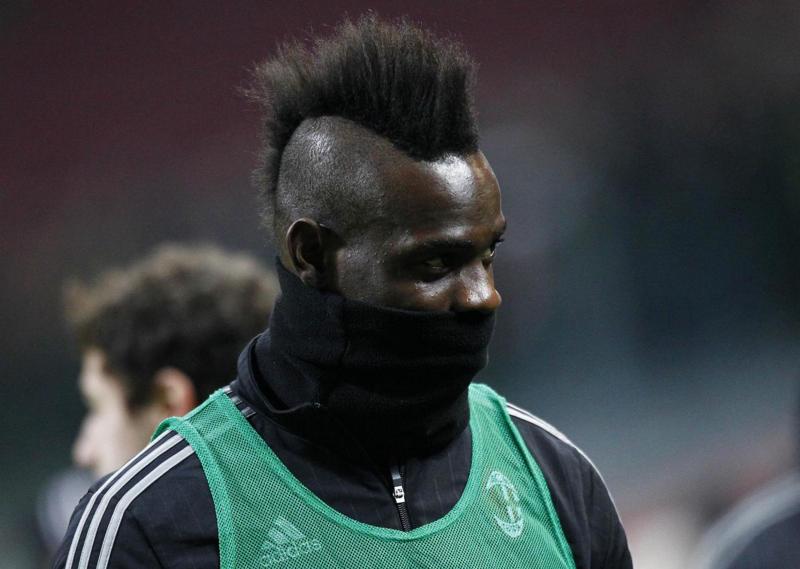 Balotelli, Liverpool studia la rescissione del contratto con il 45 del Milan Balotelli, Liverpool studia la rescissione del contratto con il 45 del Milan