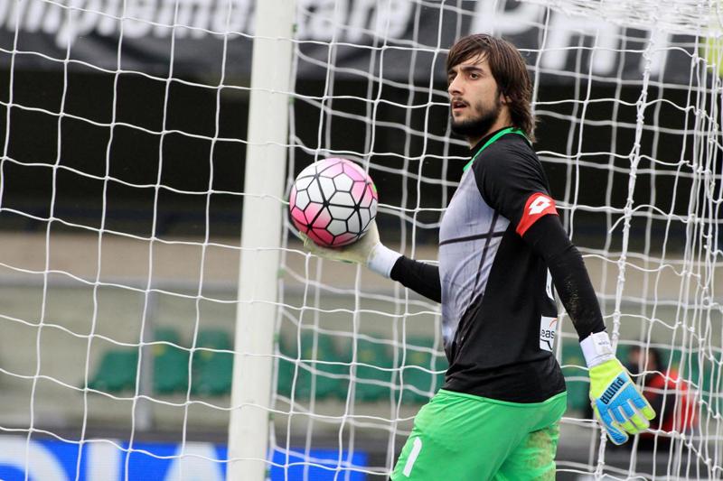 Genoa, Mattia Perin operato: stop di 5-6 mesi per il portiere Genoa, Mattia Perin operato: stop di 5-6 mesi per il portiere
