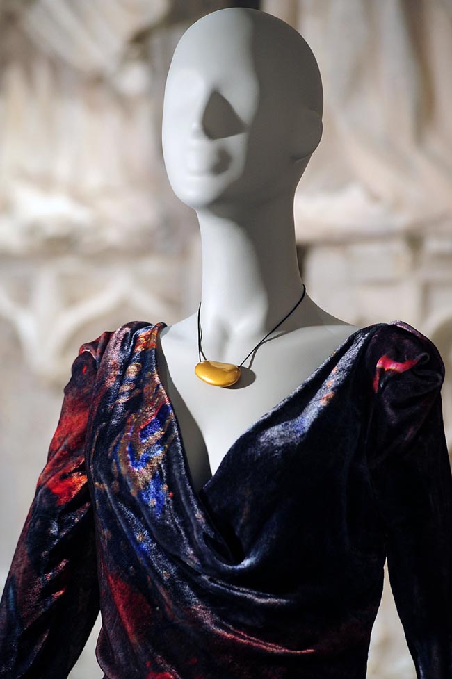 La moda aiuta l’arte: asta di abiti per i restauri del Duomo di Milano La moda aiuta l’arte: asta di abiti per i restauri del Duomo di Milano