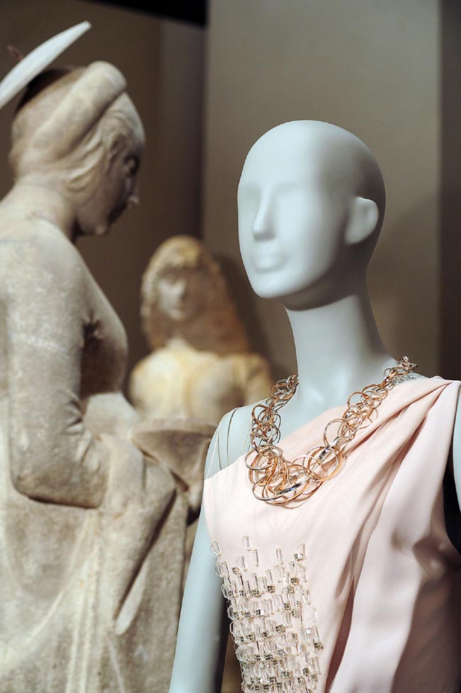 La moda aiuta l’arte: asta di abiti per i restauri del Duomo di Milano La moda aiuta l’arte: asta di abiti per i restauri del Duomo di Milano
