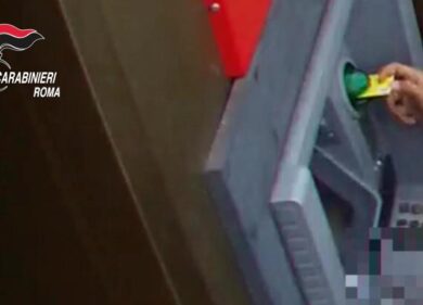 Carte clonate al ristorante con l’aiuto dei camerieri