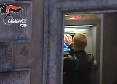 Carte clonate al ristorante con l’aiuto dei camerieri