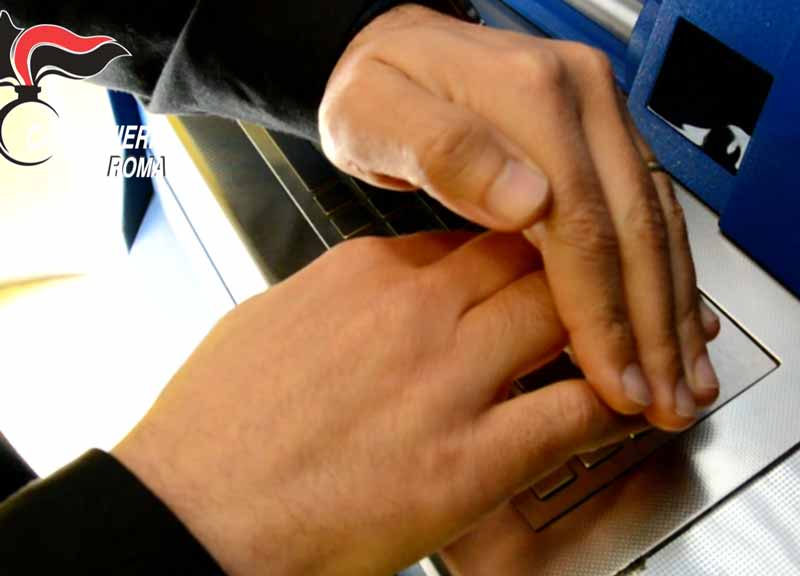 Carte clonate al ristorante con l’aiuto dei camerieri Carte clonate al ristorante con l’aiuto dei camerieri