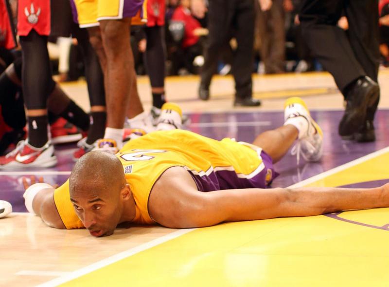 Kobe Bryant addio: ritiro tra lacrime e 60 punti nell’ultima del Black Mamba Kobe Bryant addio: ritiro tra lacrime e 60 punti nell’ultima del Black Mamba