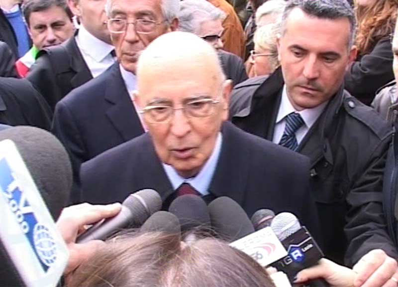 Trivelle: Napolitano, referendum pretestuoso, legittimo astenersi Trivelle: Napolitano, referendum pretestuoso, legittimo astenersi