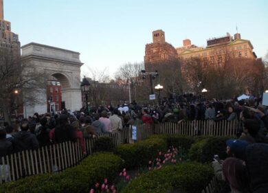 Bernie Sanders conquista i giovani di New York. Foto