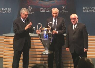Champions League, Pisapia prende in consegna la coppa