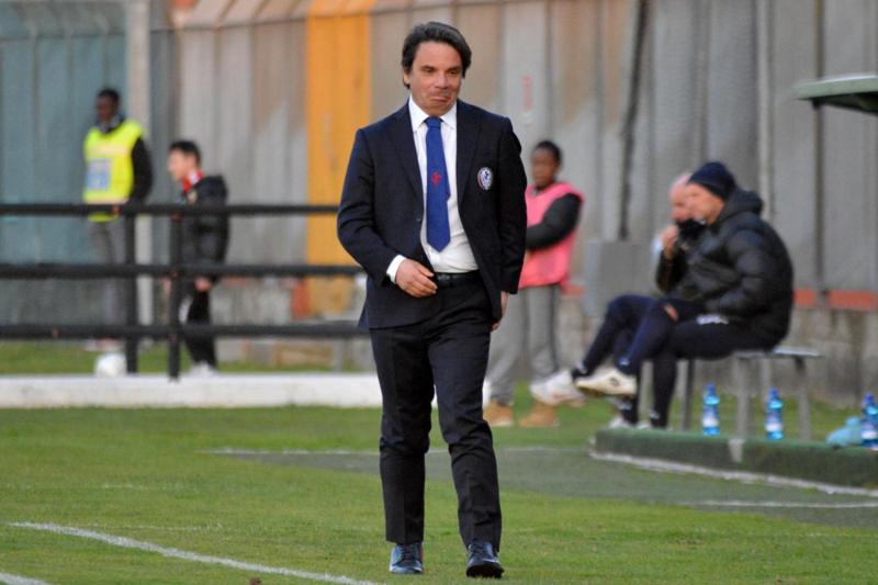 Ezio Capuano, esonerato il ‘vulcanico’ mister dell’Arezzo e star del web Ezio Capuano, esonerato il ‘vulcanico’ mister dell’Arezzo e star del web