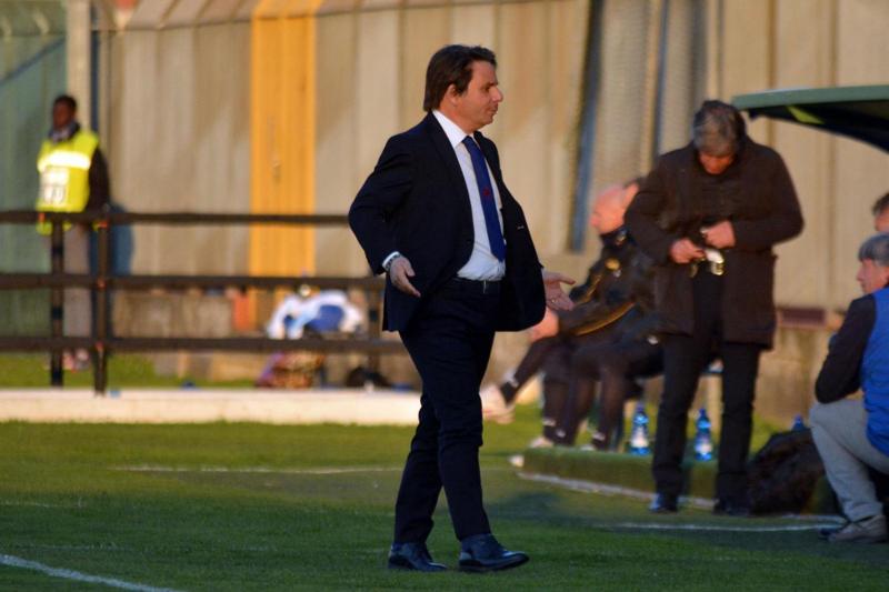 Ezio Capuano, esonerato il ‘vulcanico’ mister dell’Arezzo e star del web Ezio Capuano, esonerato il ‘vulcanico’ mister dell’Arezzo e star del web