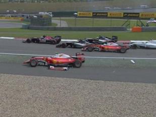 F1, Rosberg trionfa in Cina. Vettel-Raikkonen si speronano e poi…