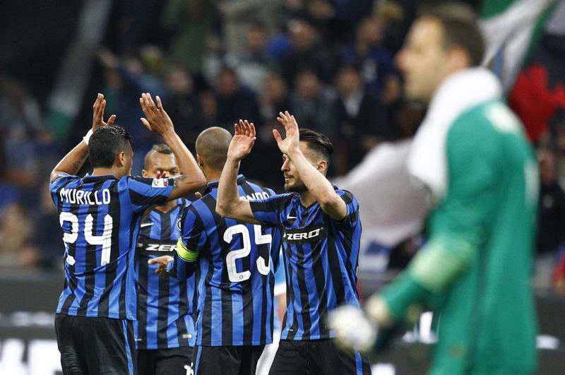 Inter-Napoli 2-0. Addio scudetto per Sarri. Mancio sogna il 3° posto Inter-Napoli 2-0. Addio scudetto per Sarri. Mancio sogna il 3° posto