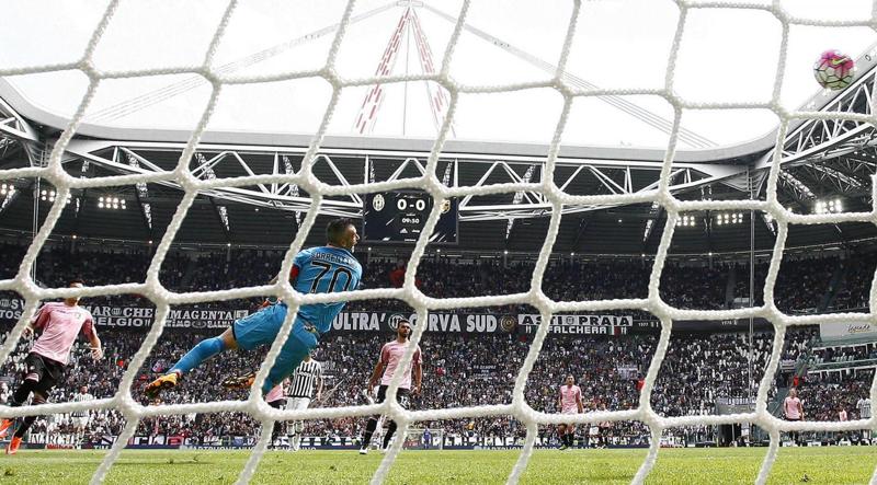 Juventus, 5° scudetto consecutivo a un passo: 4-0 al Palermo e +9 sul Napoli Juventus, 5° scudetto consecutivo a un passo: 4-0 al Palermo e +9 sul Napoli