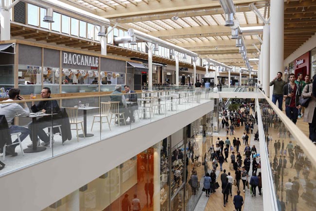 Arese, in troppi al centro commerciale. A8, chiuso lo svincolo autostradale Arese, in troppi al centro commerciale. A8, chiuso lo svincolo autostradale