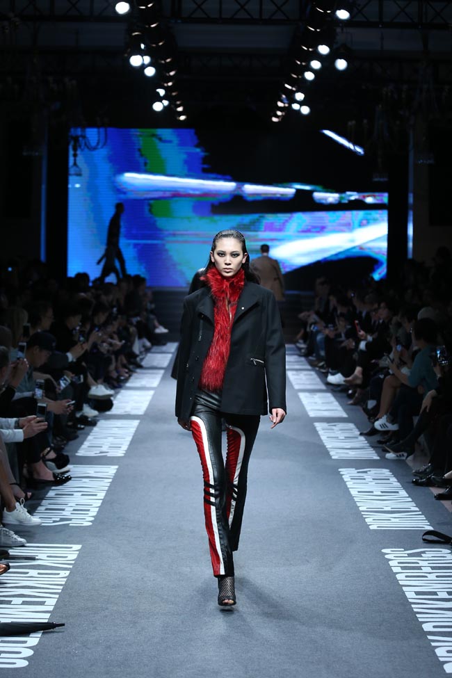 Dirk Bikkembergs conquista Shangai. Sfilata-evento alla fashion week Dirk Bikkembergs conquista Shangai. Sfilata-evento alla fashion week