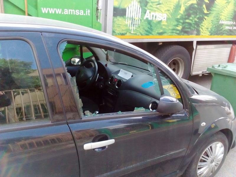 Cimiano e Crescenzago, è allarme: “Sono assediate dal degrado”. FOTO Cimiano e Crescenzago, è allarme: “Sono assediate dal degrado”. FOTO