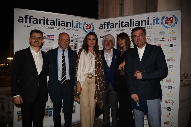 Santanché, Chi rilancia Dimitri? Eccola con Sallusti ai 20 anni di Affari Santanché, Chi rilancia Dimitri? Eccola con Sallusti ai 20 anni di Affari