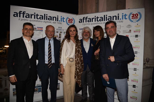 Santanché, Chi rilancia Dimitri? Eccola con Sallusti ai 20 anni di Affari Santanché, Chi rilancia Dimitri? Eccola con Sallusti ai 20 anni di Affari