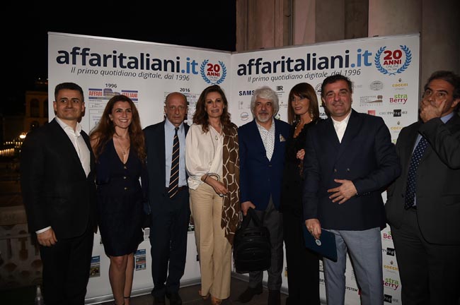 Santanché, Chi rilancia Dimitri? Eccola con Sallusti ai 20 anni di Affari Santanché, Chi rilancia Dimitri? Eccola con Sallusti ai 20 anni di Affari