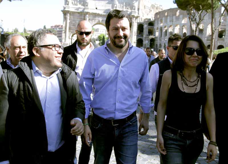 Salvini, gita a Roma finisce in polemica. “Razzista”. Lui reagisce: “Portatemelo qui” Salvini, gita a Roma finisce in polemica. “Razzista”. Lui reagisce: “Portatemelo qui”