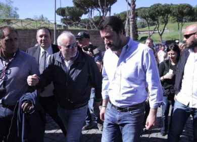 Salvini, gita a Roma finisce in polemica. “Razzista”. Lui reagisce: “Portatemelo qui”