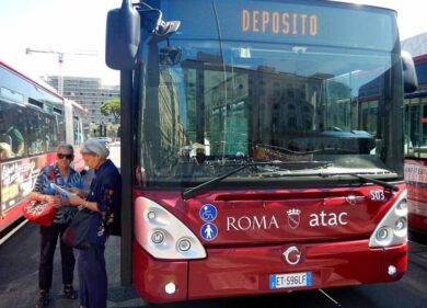 E’ Natale: i tranvieri si danno malati. Sciopero e assenze, città paralizzata