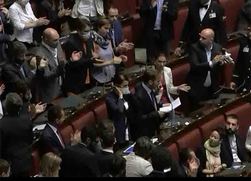 Legittima difesa, è scontro. Il testo torna in commissione Legittima difesa, è scontro. Il testo torna in commissione