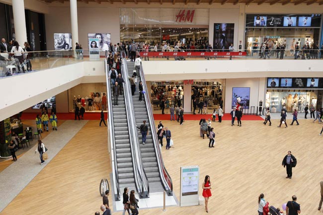 Il nuovo Centro di Arese? Una iattura. Blocco del traffico, mozione in Regione Il nuovo Centro di Arese? Una iattura. Blocco del traffico, mozione in Regione