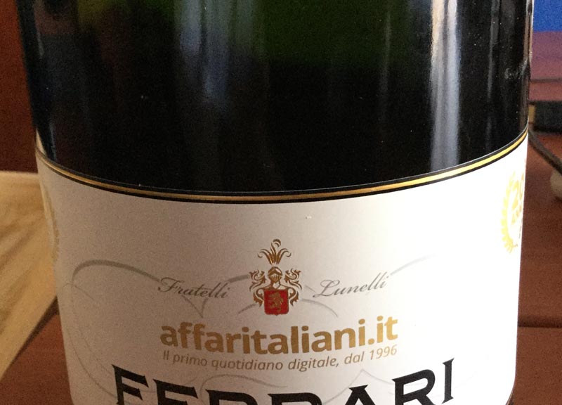 Affari di festa/ Tra tetti e tette, tacchi, tocchi e tic: i video, tutti Affari di festa/ Tra tetti e tette, tacchi, tocchi e tic: i video, tutti