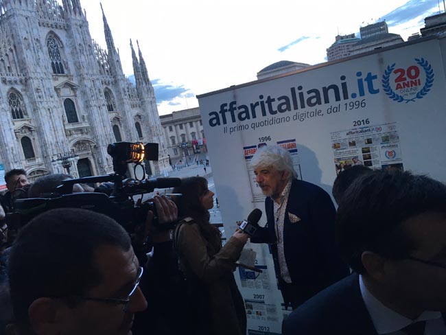 Affari di festa/ Tra tetti e tette, tacchi, tocchi e tic: i video, tutti Affari di festa/ Tra tetti e tette, tacchi, tocchi e tic: i video, tutti