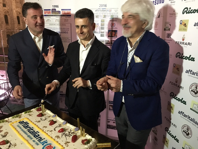Affari di festa/ Tra tetti e tette, tacchi, tocchi e tic: i video, tutti Affari di festa/ Tra tetti e tette, tacchi, tocchi e tic: i video, tutti
