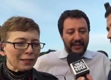 “Campi di pallavolo invece che campi rom”. Salvini e Pivetti cantano Mila e Shiro