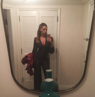 Belen a seno scoperto: i social esplodono. E De Martino…