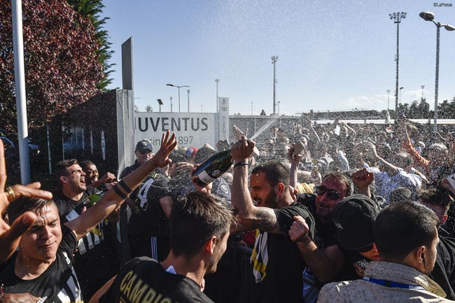 Fiumi di Ferrari Trento Doc per il 34 scudetto della Juventus Fiumi di Ferrari Trento Doc per il 34 scudetto della Juventus