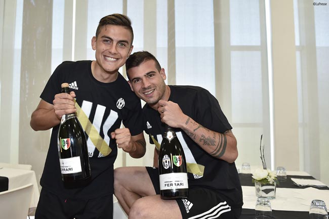 Fiumi di Ferrari Trento Doc per il 34 scudetto della Juventus Fiumi di Ferrari Trento Doc per il 34 scudetto della Juventus