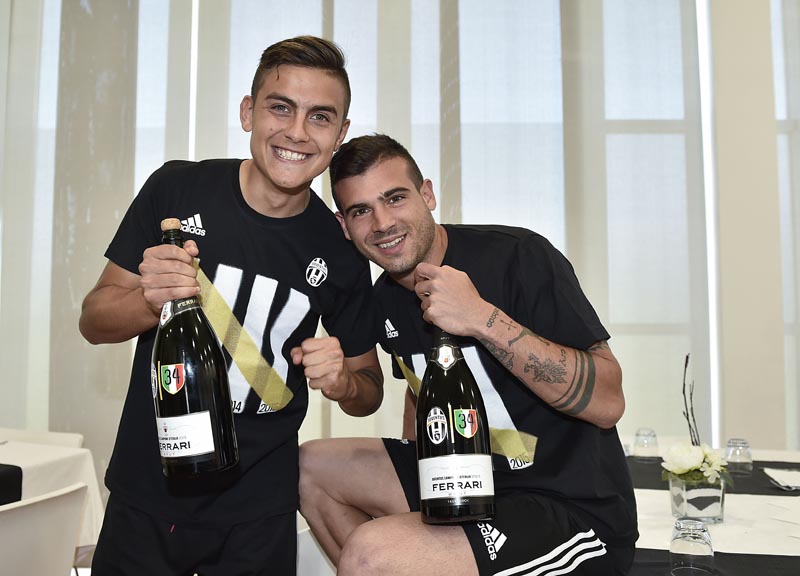 Fiumi di Ferrari Trento Doc per il 34 scudetto della Juventus Fiumi di Ferrari Trento Doc per il 34 scudetto della Juventus