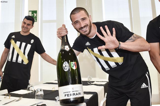 Fiumi di Ferrari Trento Doc per il 34 scudetto della Juventus Fiumi di Ferrari Trento Doc per il 34 scudetto della Juventus