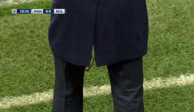 Zidane finisce di nuovo in mutande durante il match di Champions League Zidane finisce di nuovo in mutande durante il match di Champions League
