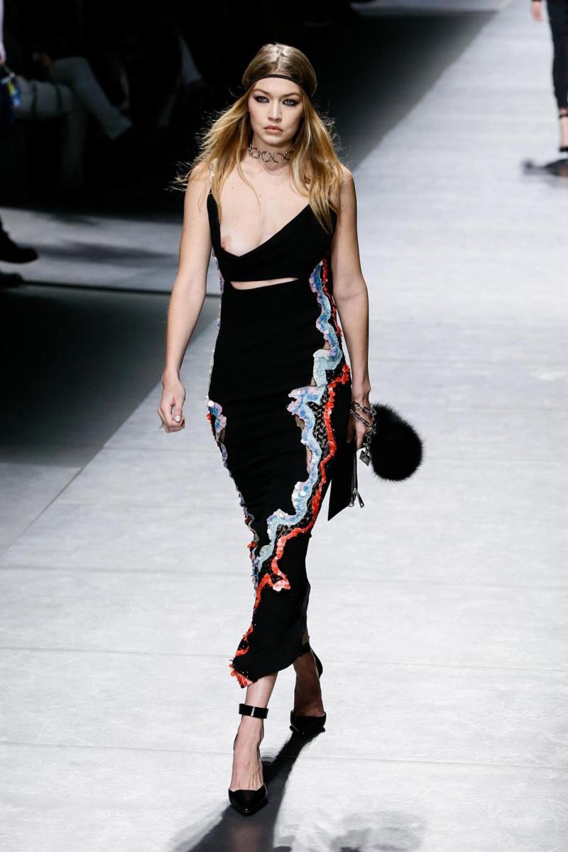 Gigi Hadid, la modella fuori di seno diventa regina dei social e punta Holllywood Gigi Hadid, la modella fuori di seno diventa regina dei social e punta Holllywood