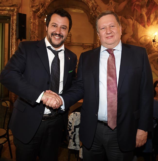 Salvini: “Così Renzi ha ricattato Berlusconi attraverso Repubblica”