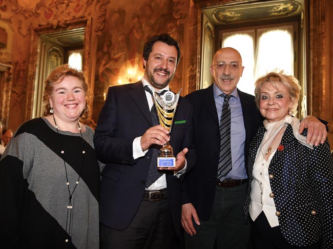Salvini: “Così Renzi ha ricattato Berlusconi attraverso Repubblica”