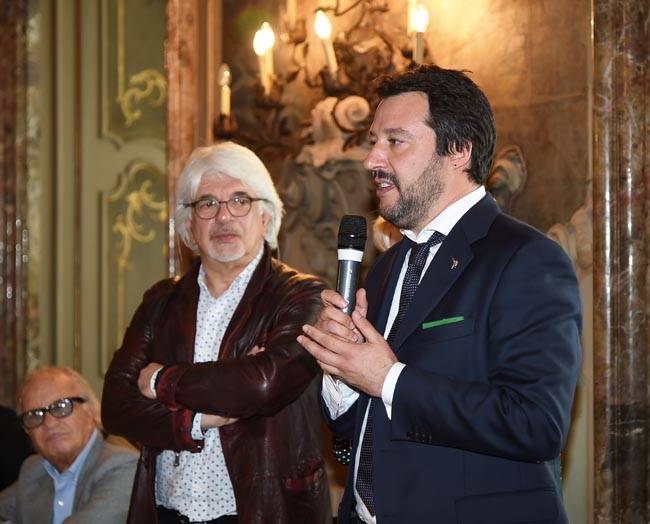 Salvini: “Così Renzi ha ricattato Berlusconi attraverso Repubblica”