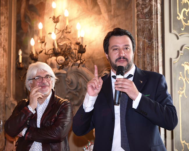 Salvini: “Così Renzi ha ricattato Berlusconi attraverso Repubblica”