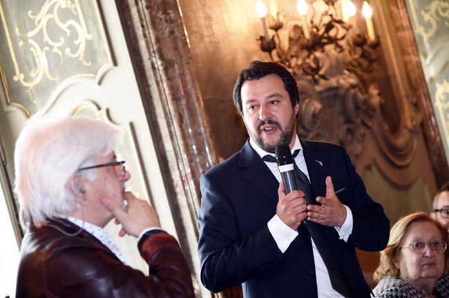 Salvini: “Così Renzi ha ricattato Berlusconi attraverso Repubblica”