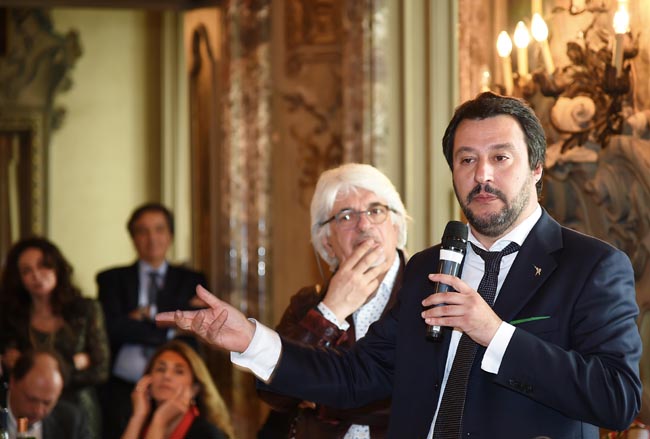 Salvini: “Così Renzi ha ricattato Berlusconi attraverso Repubblica”