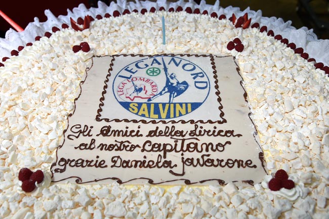 Salvini: “Così Renzi ha ricattato Berlusconi attraverso Repubblica”