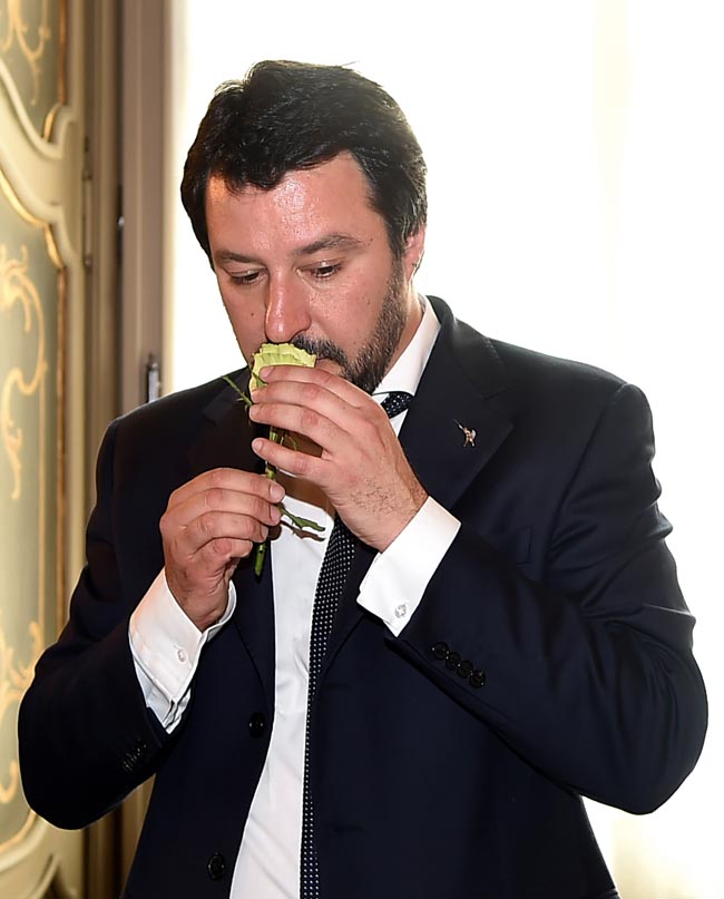 Salvini: “Così Renzi ha ricattato Berlusconi attraverso Repubblica”