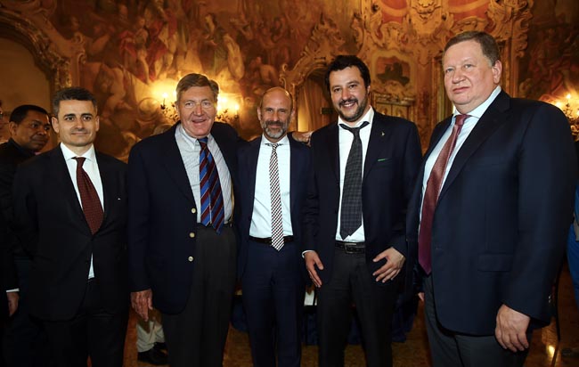 Salvini: “Così Renzi ha ricattato Berlusconi attraverso Repubblica”