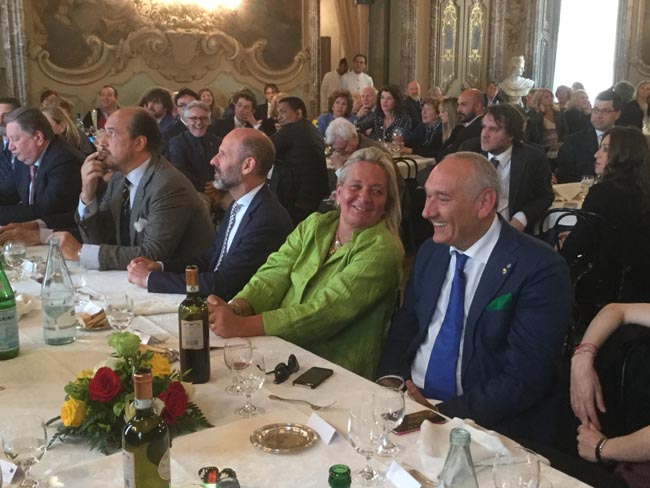 Salvini: “Così Renzi ha ricattato Berlusconi attraverso Repubblica”
