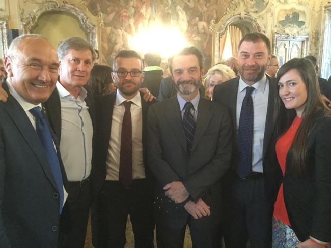 Salvini: “Così Renzi ha ricattato Berlusconi attraverso Repubblica”