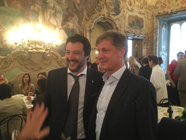 Salvini: “Così Renzi ha ricattato Berlusconi attraverso Repubblica”
